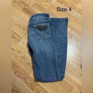 Size 4, Women’s Wrangler Jeans